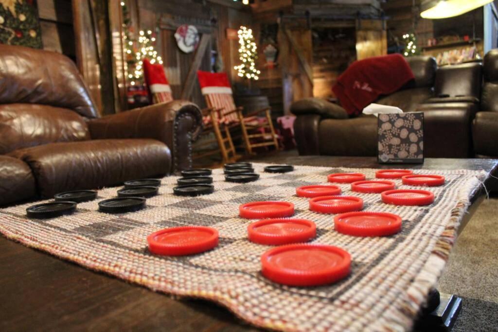 Rural Life On A Real Christmas Tree Farm! Hallmark Experience! Ozark エクステリア 写真