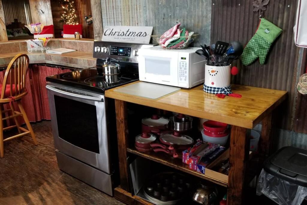 Rural Life On A Real Christmas Tree Farm! Hallmark Experience! Ozark エクステリア 写真