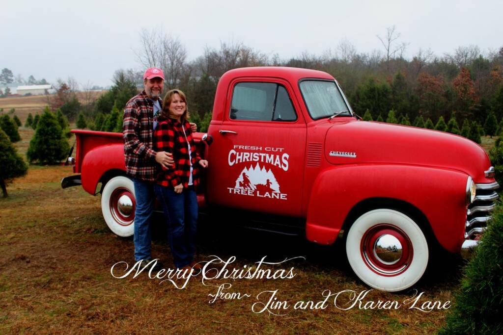 Rural Life On A Real Christmas Tree Farm! Hallmark Experience! Ozark エクステリア 写真