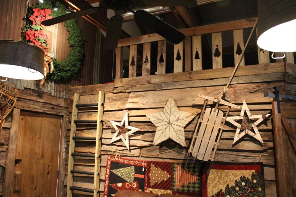 Rural Life On A Real Christmas Tree Farm! Hallmark Experience! Ozark エクステリア 写真
